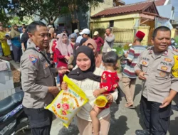 Jum’at Berkah Polsek Pinang Bagikan 100 Paket Sembako Untuk Warga Cipete