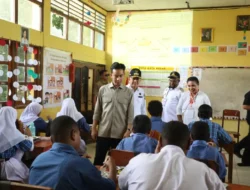 Pj Gubernur Papua Agus Fatoni Dampingi Wapres Gibran Tinjau Program MBG di SMP Negeri 2 Sentani