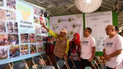 Telkom Dukung Pengelolaan Sampah Desa Cijaura Bandung Lewat Greenhouse dan Tempat Sampah Organik