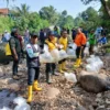 Tebar Benih Ikan di Sungai Cigamea, Wujud Pelestarian Lingkungan di Kecamatan Pamijahan
