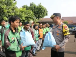 Polres Metro Tangerang Kota Gelar “Jumat Peduli” Bakti Sosial Untuk Komunitas Ojol