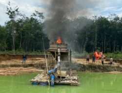 Polsek Kuantan Hilir Tertibkan PETI, 9 Rakit Dimusnahkan di Wilayah Kuantan Hilir Seberang