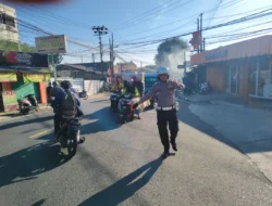 Anggota Polsek Ciampea Polres Bogor Laksanakan Pengaturan Lalu Lintas Pagi Hari
