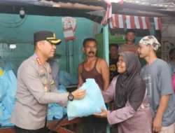 Polres Metro Tangerang Kota Gelar Bakti Sosial di Wilayah Kecamatan Tangerang, Salurkan 200 Paket Sembako Kepada Warga