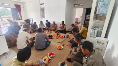 Kapolsek Dramaga Bersama Forkompimcam Laksanakan Program Jumat Curhat di Desa Sukadamai