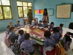 Ternyata Makanan Bergizi Babinsa Pebayuran Mencuri Perhatian Warga dan Para Siswa