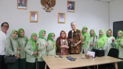 Di Balik Setiap Dokter Yang Berjasa, Ada “Tulang Punggung Emosionali’ Yang Tak Terlihat 