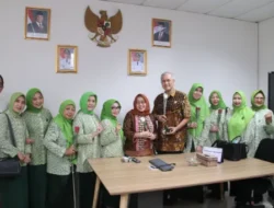 Di Balik Setiap Dokter Yang Berjasa, Ada “Tulang Punggung Emosionali’ Yang Tak Terlihat 