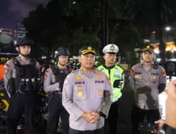Polda Metro Jaya Gelar Patroli Malam, Sapa Warga Hingga Ojol Beri Himbauan Kamtibmas