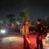 Brimob Polda Metro Jaya Amankan Lokasi Kereta Anjlok di Kedung Waringin, Bekasi