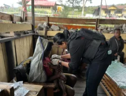 Satgas Ops Damai Cartenz Gelar Pemeriksaan Kesehatan dan Interaksi Humanis Bersama Masyarakat Sinak