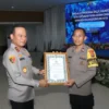Kapolda Beri Penghargaaan Anggota Teladan Polres Metro Tangerang Kota