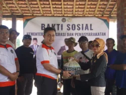 Wujud Kepedulian Sosial, Petugas dan WBP Lapas Kelas IIA Purwokerto Gelar Kerja Bakti dan Salurkan Bantuan Sosial di Desa Pamijen