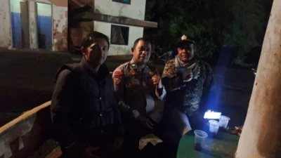 Bhabinkamtibmas Polsek Cisarua Polres Bogor Kontrol Pos Kamling dan Sampaikan Pesan Kamtibmas