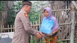 Polsek Pakuhaji Gelar Jumat Peduli, Salurkan Bantuan Sembako untuk Warga Kp. Rawa kopi