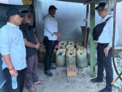 Polisi Amankan Warga Desa Gunung Sari, 26 Jerigen Solar Diamankan