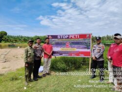 Polres Kuansing Gencarkan Pemasangan Spanduk Stop PETI di Sepanjang Sungai Kuantan