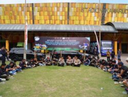 Jelang Laga PSPS Pekanbaru VS Sriwijaya FC, Kapolda Riau Doa dan Makan Bersama Suporter di Stadion Kaharuddin Nasution