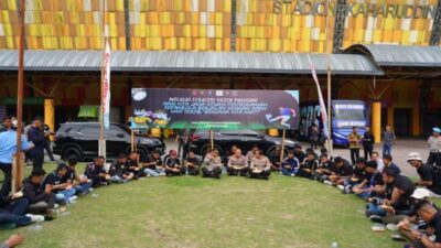 Jelang Laga PSPS Pekanbaru VS Sriwijaya FC, Kapolda Riau Doa dan Makan Bersama Suporter di Stadion Kaharuddin Nasution