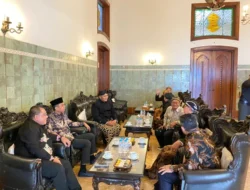 Karutan Surakarta Hadiri Prosesi Pambidhaling Layon Dalem SISKS Pakoe Boewono XIII