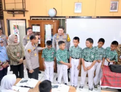 Kapolda Metro Jaya Apresiasi Kejujuran Siswa SD di Cipayung