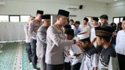 Polres Metro Tangerang Kota Gelar Binrohtal dan Santunan Anak Yatim di Masjid Al-Fattah Tangerang Kota