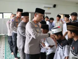 Polres Metro Tangerang Kota Gelar Binrohtal dan Santunan Anak Yatim di Masjid Al-Fattah Tangerang Kota