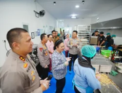 Kapolri dan Ketua Komisi IV DPR Tinjau SPPG YKB Polres Karanganyar, Dukung Penuh Program MBG