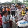 Kapolres Metro Tangerang Kota Gelar Jum’at Peduli dan Pemeriksaan Kesehatan Gratis di Kampung Cacing