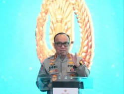 Wakapolri Komjen Dedi Prasetyo Raih Penghargaan Kepemimpinan Publik dari Fakultas Hukum Universitas Brawijaya