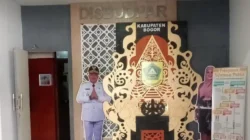 Diduga Ada Pengurangan Item Pekerjaan, Kualitas Rehabilitasi Gedung Disbudpar Kabupaten Bogor Dipertanyakan