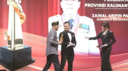 Wakili Gubernur Zainal Paliwang, Kepala DKISP Kaltara Terima Penghargaan di Ajang “Indonesia Kita Awards 2025”