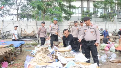 Cegah Gangguan Kamtibmas, Polisi Laksanakan Patroli Dialogis di Titik Keramaian Pasar