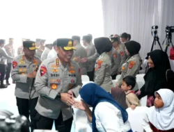 Wakapolri Berikan Santunan dan Bakti Sosial Kepada Warga Sekitar SMA Kemala Taruna Bhayangkara Bogor