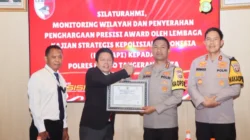 Kapolres Metro Tangerang Kota Terima Penghargaan Presisi Award dari LEMKAPI