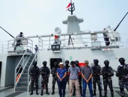 KRI Bung Hatta dan KRI Panah Amankan Kapal Asing pada Latihan Operasi Laut di Morowali