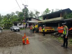 Polri Kerahkan Personel Membantu Warga Terdampak Bencana Di Sumatra Utara 