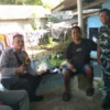 Sinergitas TNI–Polri, Bhabinkamtibmas Polsek Cijeruk dan Babinsa Sambang Warga di Desa Pasir Jaya