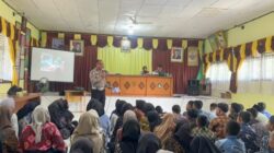 Police Goes to School SMPN 1 Mempura, Satlantas Polres Siak Bagikan Helm dan Edukasi Keselamatan Berlalu Lintas