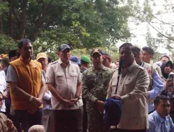 Panglima TNI Dampingi Presiden RI Tinjau Langsung Dampak Banjir dan Pengungsian Warga di Aceh Tamiang dan Bener Meriah