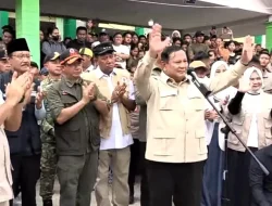 Panglima TNI Dampingi Presiden Prabowo Subianto Tinjau Lokasi Pengungsian Langkat