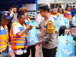 Kapolda Metro Jaya Pimpin Apel 1.000 Nelayan Kamtibmas di Kepulauan Seribu