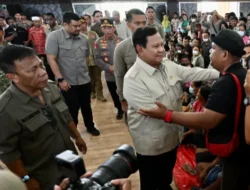 Panglima TNI Dampingi Presiden RI Tinjau Lokasi Bencana Tapanuli Tengah dan Padang