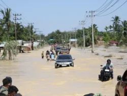 Kapolda Aceh “Menerobos” Lumpur Dan Banjir Tiba di Tamiang, Pastikan Penanganan Banjir Berjalan Cepat Dan Terkoordinasi