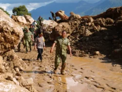 Wakil Panglima TNI Tinjau Pengungsi Banjir di Takengon dan Pidie Jaya