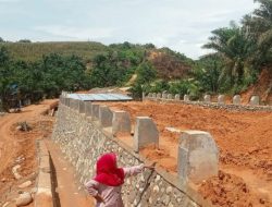 Kurang Pengawasan, Proyek Jembatan Sei Tarok Belum Rampung, Warga Terganggu
