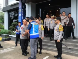 Wakapolri Pantau Arus Balik Nataru di Command Center Tol Jasa Marga Jatiasih