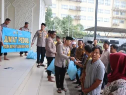 Kapolres Metro Tangerang Kota Gelar Jumat Peduli, Salurkan Bantuan Sosial kepada PHL dan Elemen Masyarakat