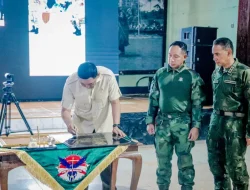 Panglima TNI Bersama Menhan RI Anugerahkan KPLB kepada Prajurit Berprestasi di Timika