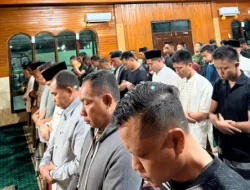 Panglima TNI Sholat Subuh Berjamaah Bersama Prajurit Satgas Pamtas RI-PNG Mobil
